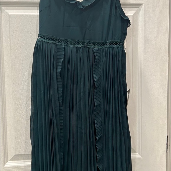 Lulus Never a Dull Moment Emerald Green Tie-Strap Pleated Midi Dress - Picture 8 of 8